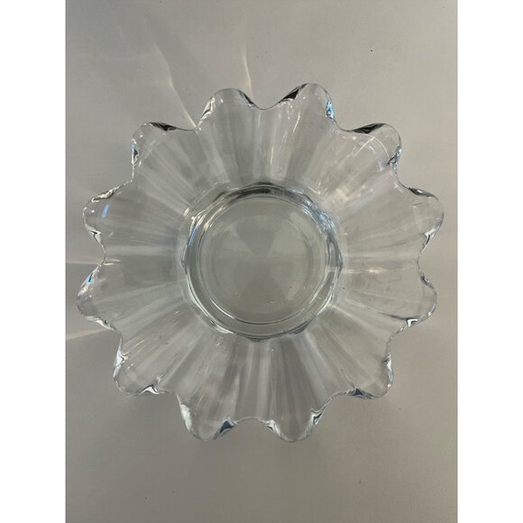 Vintage Indiana Glass Scalloped Pressed Glass Candy/Nut Bowl – Made in USA – 196 - Picture 1 of 4
